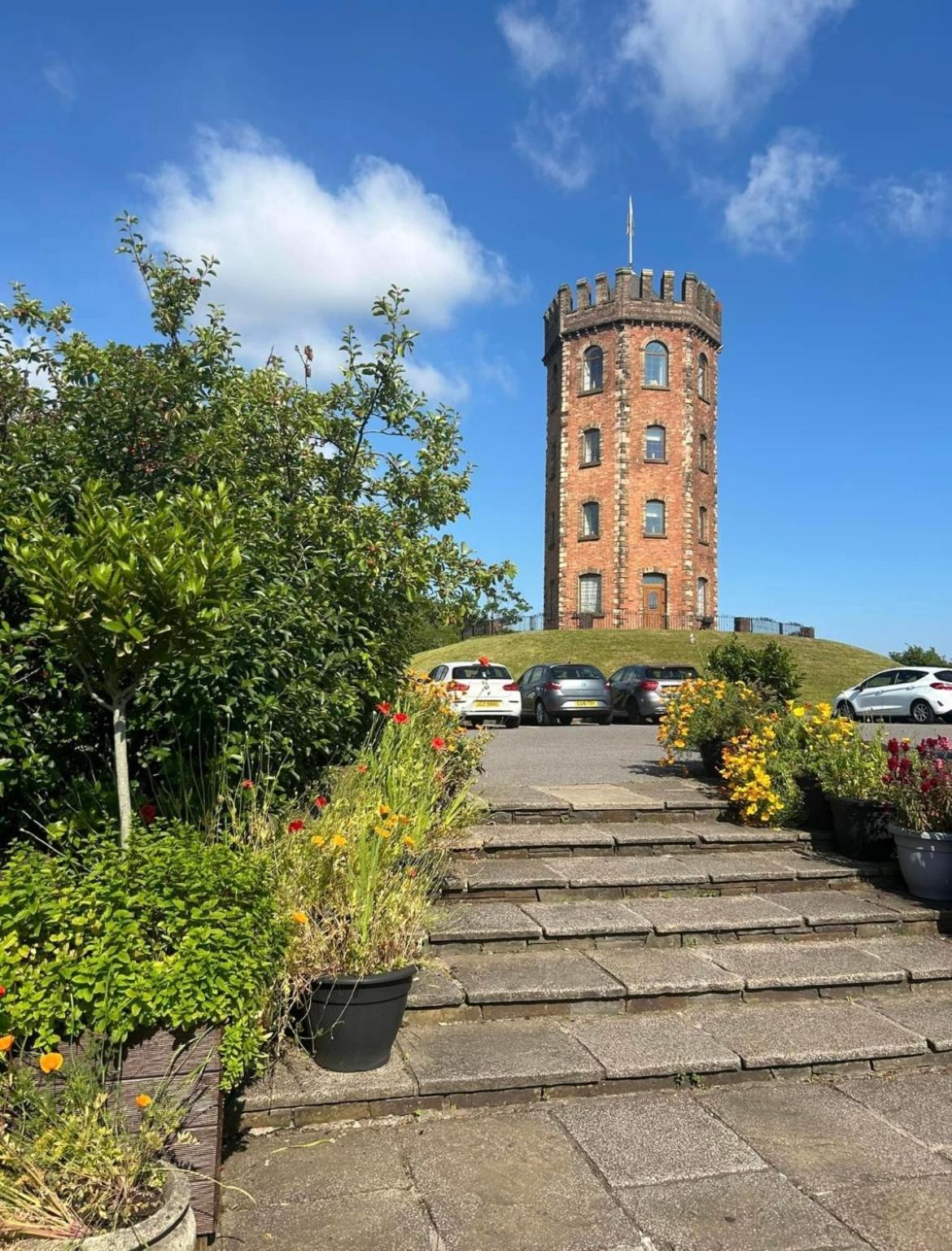 Towers & Hotel